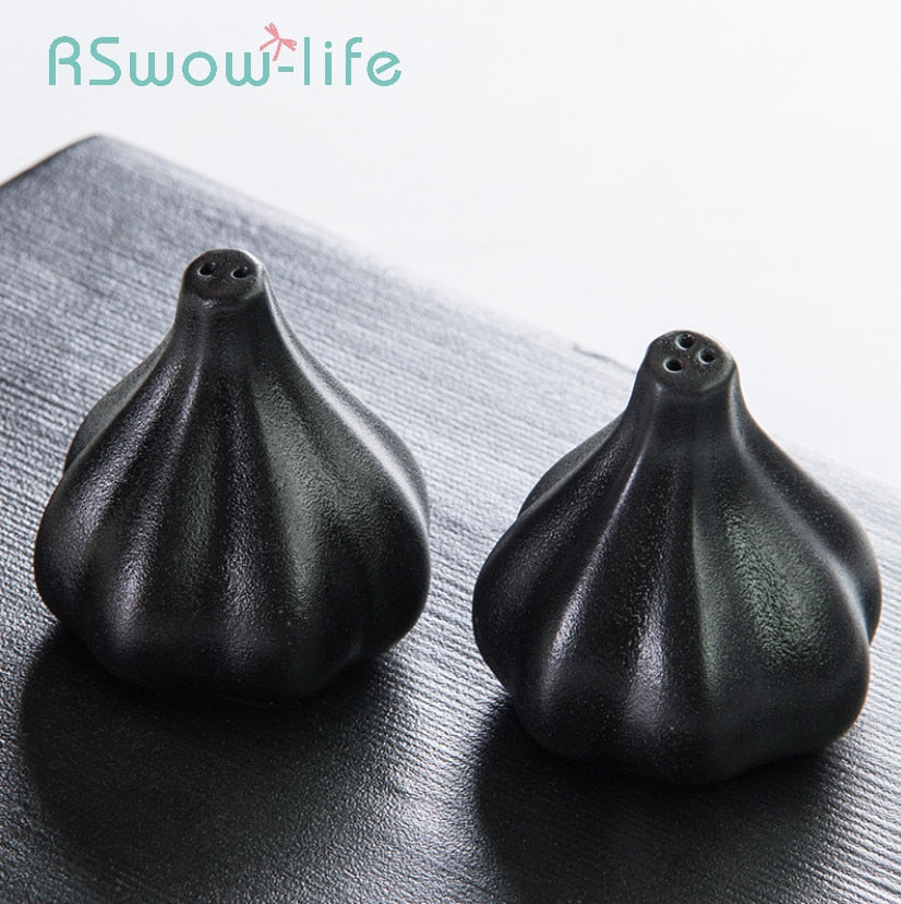 Creative Pumpkin Black Ceramic Pepper Shaker Seasoning Pepper Bottle Salt Shaker Spice Jar Spice Container For Kitchen Tools